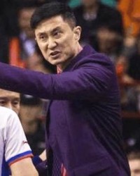  法兰克福主帅赛后批评裁判误判  