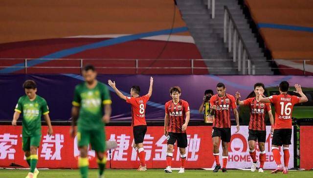 法甲尼斯补时争议任意球绝杀里昂终结五连胜登顶引热议