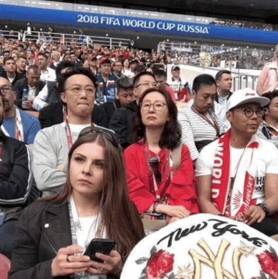  曼联传奇退役仪式,感动全场球迷  